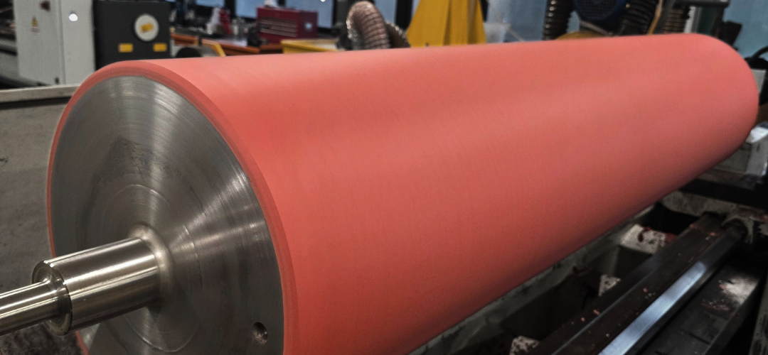 RIVESTIMENTO RULLO IN SILICONE Ø 392 MM CON RUGOSITA’ 1.6 Ra